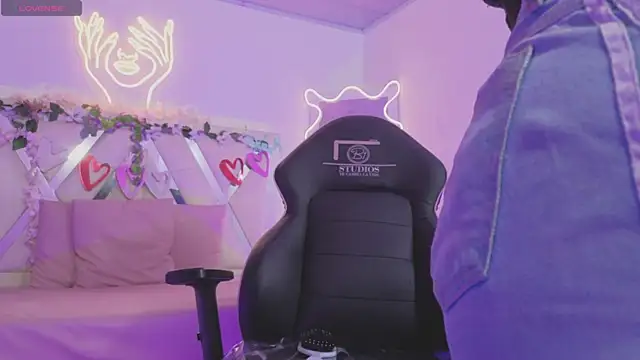 ZURY TAY online show from 11/29/25, 11:46