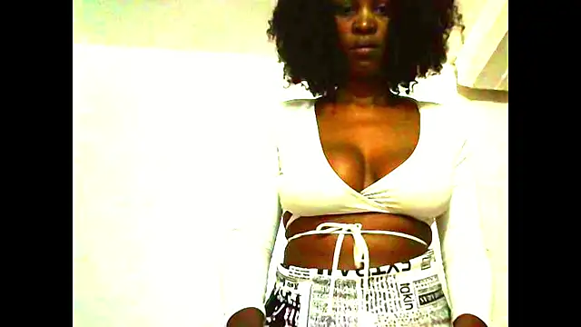 Snapshot of DesiredQueen25 chatting on 09/15/25, 10:59 DesiredQueen25 online show from 09/15/25, 10:59