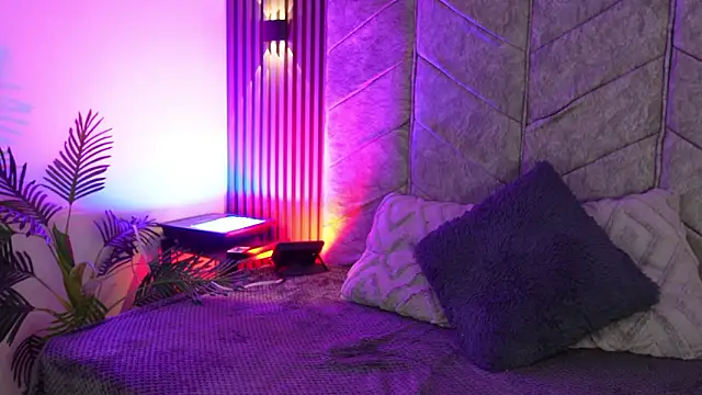 Snapshot of maddy1y_ chatting on 02/24/26, 12:03 maddy1y online show from 02/24/26, 12:03