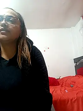 Snapshot of Lady_16 chatting on 10/16/25, 12:00 Lady 16 online show from 10/16/25, 12:00