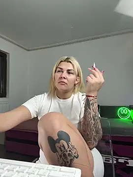 MiaKiittyy online show from 12/21/25, 05:09