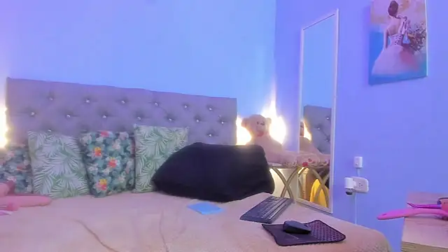 Snapshot of neferet_opal chatting on 11/22/25, 11:59 neferet opal online show from 11/22/25, 11:59