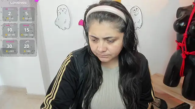 TifanyAmazinng online show from 10/09/25, 12:25