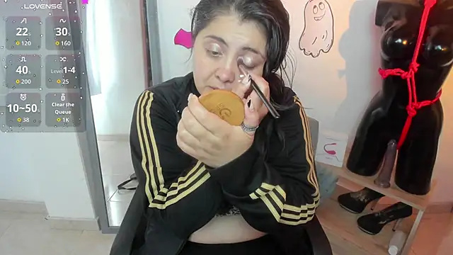 TifanyAmazinng online show from 10/16/25, 12:17