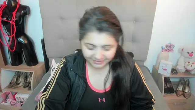 TifanyAmazinng online show from 12/04/25, 12:25