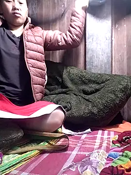 Snapshot of PhamPm70 chatting on 11/22/25, 10:42 PhamPm70 online show from 11/22/25, 10:42