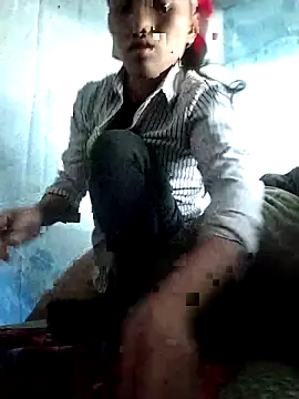 Snapshot of PhamPm70 chatting on 11/27/25, 05:42 PhamPm70 online show from 11/27/25, 05:42