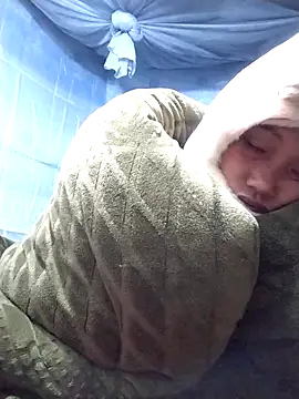 Snapshot of PhamPm70 chatting on 12/16/25, 10:59 PhamPm70 online show from 12/16/25, 10:59