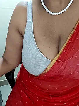 Snapshot of tami_lavanya chatting on 10/16/25, 04:24 tami lavanya online show from 10/16/25, 04:24
