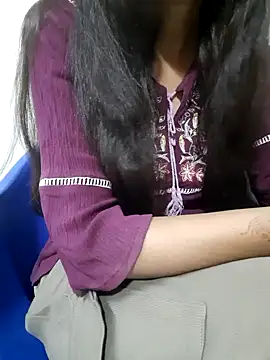 Snapshot of Aarti-kumri chatting on 10/16/25, 02:29 Aarti-kumri online show from 10/16/25, 02:29