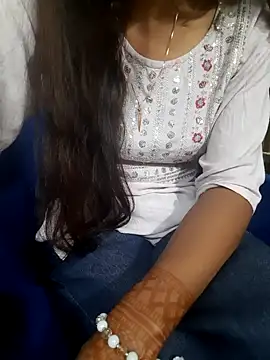 Snapshot of Aarti-kumri chatting on 10/18/25, 09:54 Aarti-kumri online show from 10/18/25, 09:54