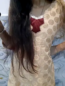 Aarti-kumri online show from 04/18/26, 07:07