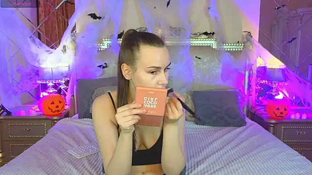 Kelly Cartier online show from 10/27/25, 12:42