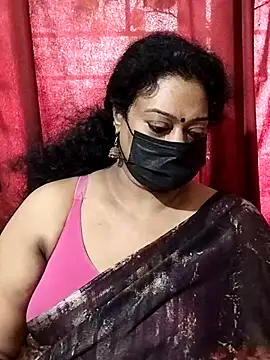 Snapshot of surekha-30 chatting on 09/25/25, 11:03 surekha-30 online show from 09/25/25, 11:03