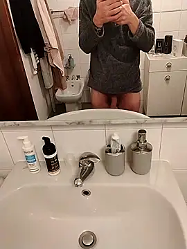 Snapshot of Baldassarre1990 chatting on 10/25/25, 11:21 Baldassarre1990 online show from 10/25/25, 11:21