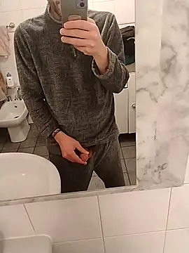 Snapshot of Baldassarre1990 chatting on 11/30/25, 01:42 Baldassarre1990 online show from 11/30/25, 01:42