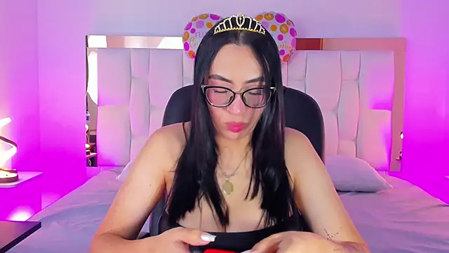 Snapshot of Camille_Juicy chatting on 09/17/25, 01:02 Camille Juicy online show from 09/17/25, 01:02