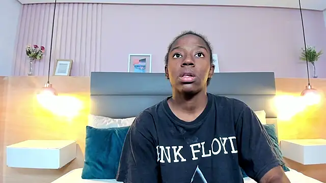 Snapshot of _emma_willliams_ chatting on 10/28/25, 02:20 emma willliams online show from 10/28/25, 02:20