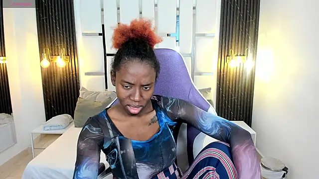 Snapshot of _emma_willliams_ chatting on 11/12/25, 01:55 emma willliams online show from 11/12/25, 01:55