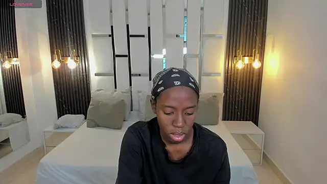 Snapshot of _emma_willliams_ chatting on 11/25/25, 01:33 emma willliams online show from 11/25/25, 01:33