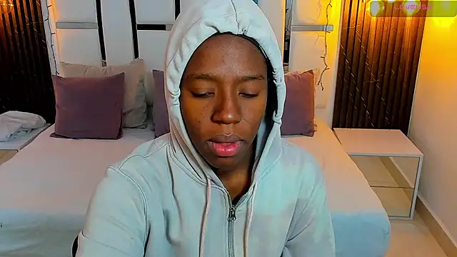 Snapshot of _emma_willliams_ chatting on 12/15/25, 01:37 emma willliams online show from 12/15/25, 01:37