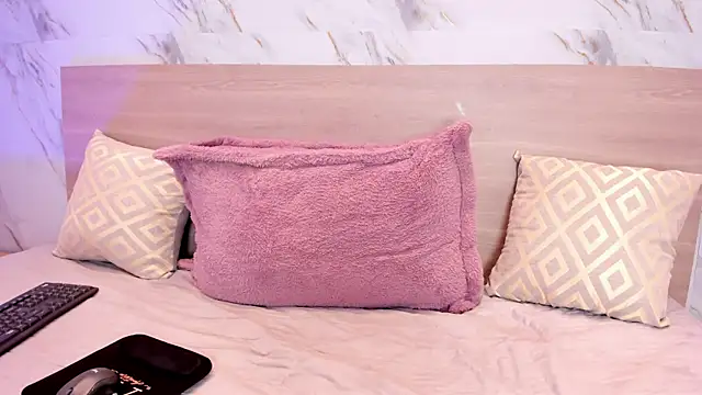 sofiagomez   online show from 12/13/25, 07:53