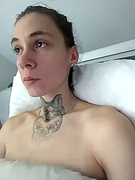 Snapshot of HoneySquirrel chatting on 10/07/25, 01:52 HoneySquirrel online show from 10/07/25, 01:52