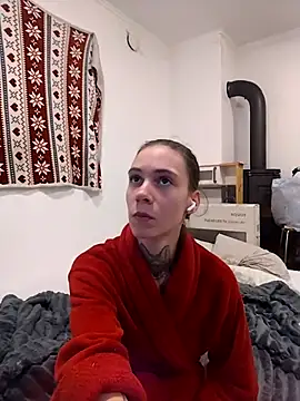 Snapshot of HoneySquirrel chatting on 10/18/25, 07:14 HoneySquirrel online show from 10/18/25, 07:14