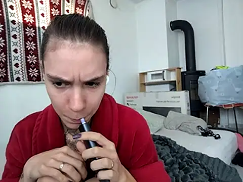 Snapshot of HoneySquirrel chatting on 10/19/25, 11:22 HoneySquirrel online show from 10/19/25, 11:22