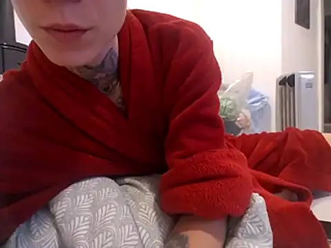 Snapshot of HoneySquirrel chatting on 10/24/25, 09:44 HoneySquirrel online show from 10/24/25, 09:44