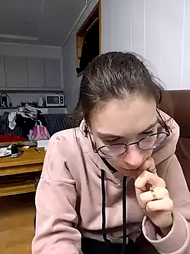 Snapshot of HoneySquirrel chatting on 12/05/25, 04:14 HoneySquirrel online show from 12/05/25, 04:14