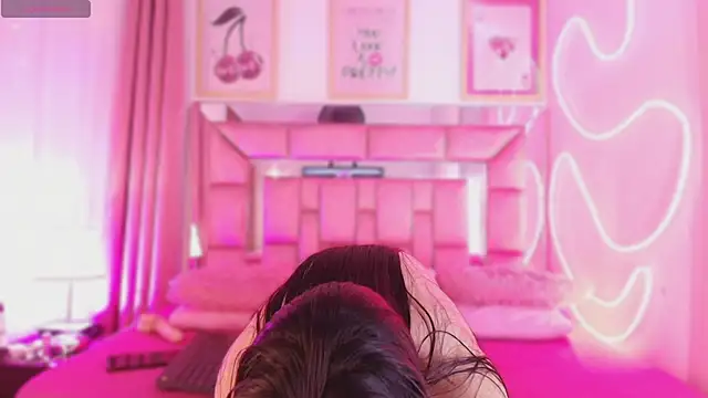 Sophie stars online show from 12/22/25, 10:45