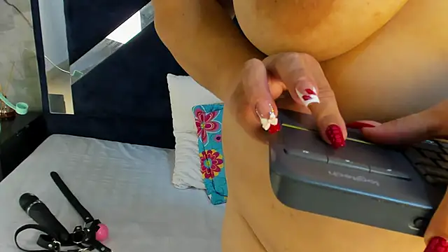 VanessaHard as online show from 02/06/26, 07:28