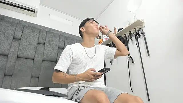 ZafiroAndFlynn online show from 11/30/25, 09:41