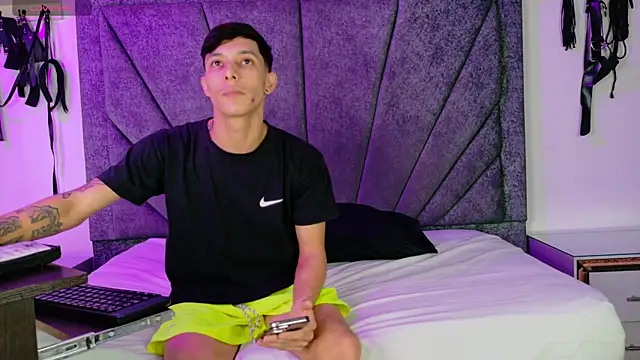 ZafiroAndFlynn online show from 04/19/26, 02:55