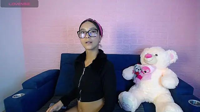 Snapshot of Natasha_evans18 chatting on 11/13/25, 03:27 Natasha evans18 online show from 11/13/25, 03:27