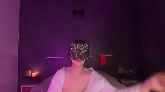 Lunahadidd online show from 04/24/26, 06:10