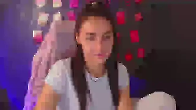 Aurora Loveu online show from 11/11/25, 07:30