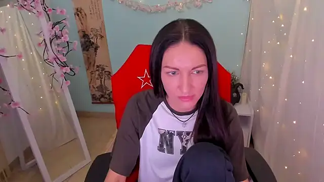 Aurora Loveu online show from 04/06/26, 11:27