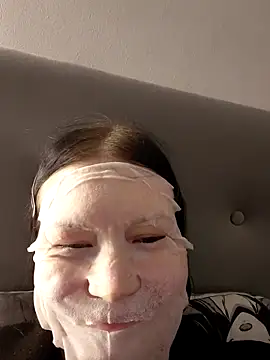 Snapshot of DragonFoxie chatting on 10/11/25, 02:37 DragonFoxie online show from 10/11/25, 02:37