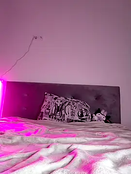 Snapshot of DragonFoxie chatting on 12/16/25, 02:00 DragonFoxie online show from 12/16/25, 02:00