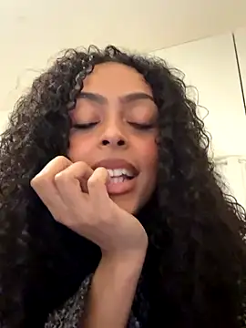 yasmingarcia online show from 11/02/25, 09:17