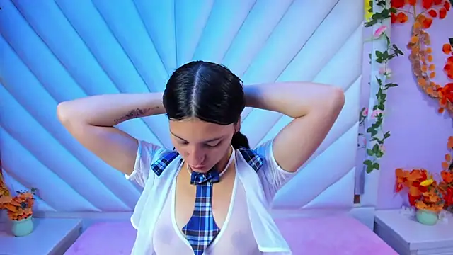  Luna Bennett online show from 10/29/25, 12:51