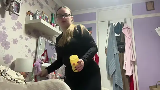 Snapshot of SexySashaxox chatting on 02/02/26, 03:55 SexySashaxox online show from 02/02/26, 03:55