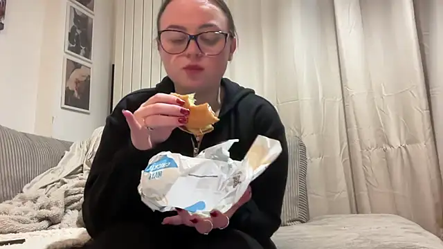 Snapshot of SexySashaxox chatting on 02/12/26, 08:48 SexySashaxox online show from 02/12/26, 08:48