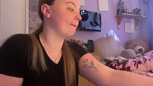 Snapshot of SexySashaxox chatting on 02/20/26, 10:27 SexySashaxox online show from 02/20/26, 10:27