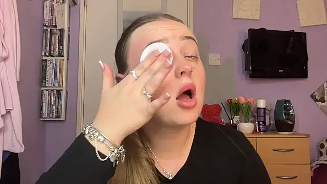 Snapshot of SexySashaxox chatting on 02/23/26, 11:02 SexySashaxox online show from 02/23/26, 11:02