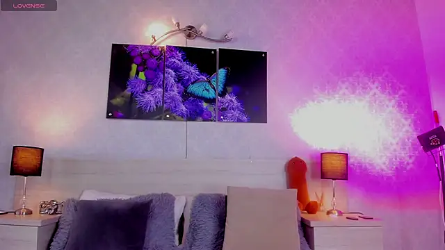 JenniferAuriston online show from 10/15/25, 08:42