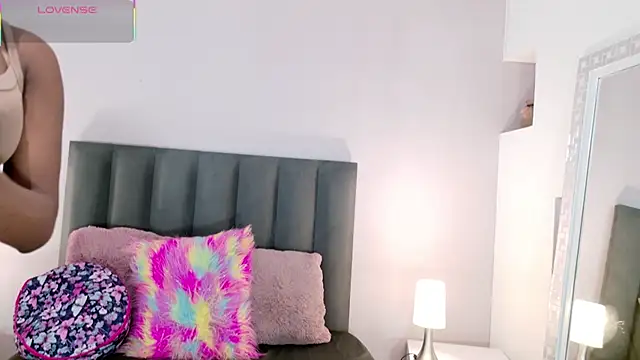 KendraChavez  online show from 09/19/25, 10:10