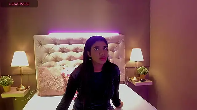 KendraChavez  online show from 11/10/25, 08:30